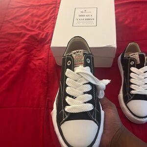 Black and White Maison Miharas